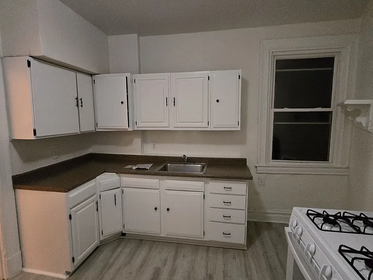 2841 Centre Ave #7 — Photo 1
