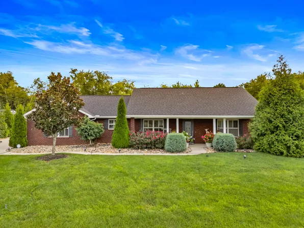 136 Crosslake Ln, Dandridge, TN 37725