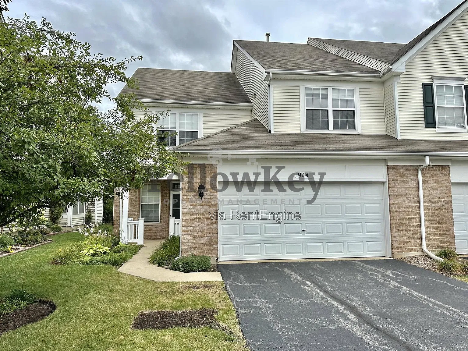 3 bed, 2.5 bath, 2200 sqft, $2,350 — Photo 1