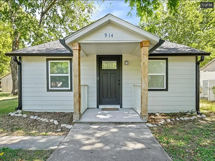 914 Locust St