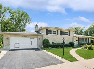 205 Dulles Rd, Des Plaines, IL 60016