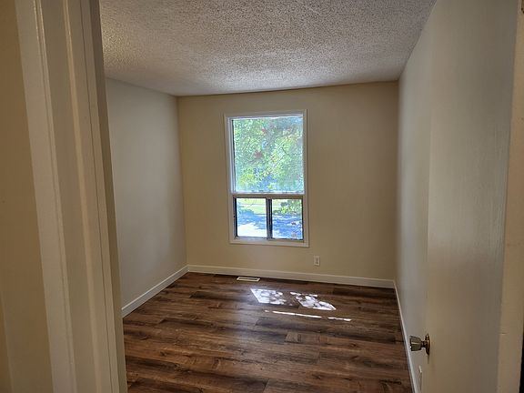 3rd image of 5510 Rundlehorn Dr NE
