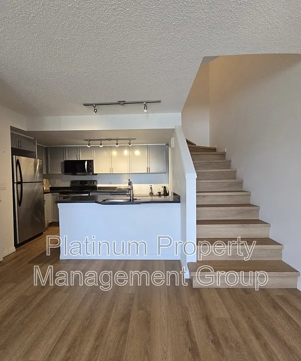 313 McKenzie Towne Ln SE #1