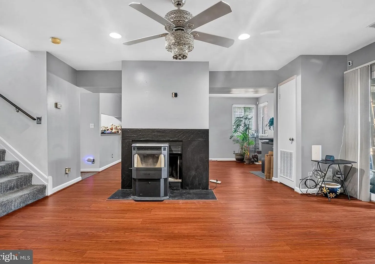 Spacious Columbia Condo with Den, Private Balcony & Golf Course Views — Photo 3