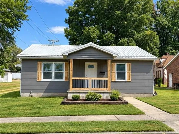 102 Center St, Windsor, MO 65360