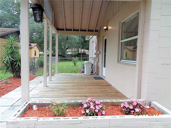4th image of 9 Poinsettia Dr