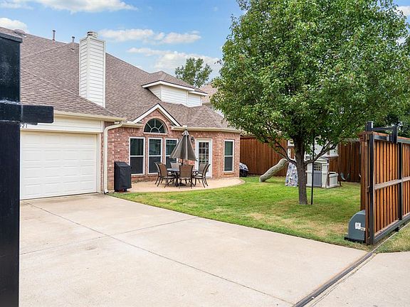 5th image of 421 Kyle Ln