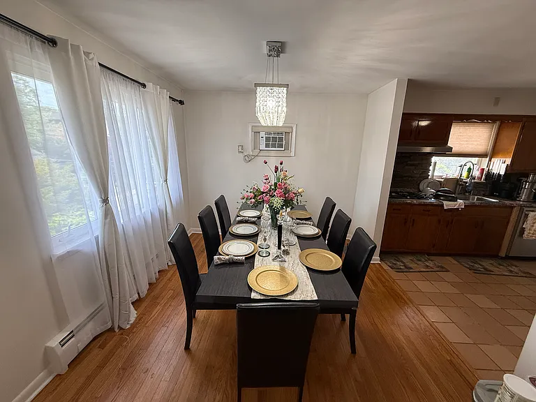 250 Maple St #2 — Photo 6