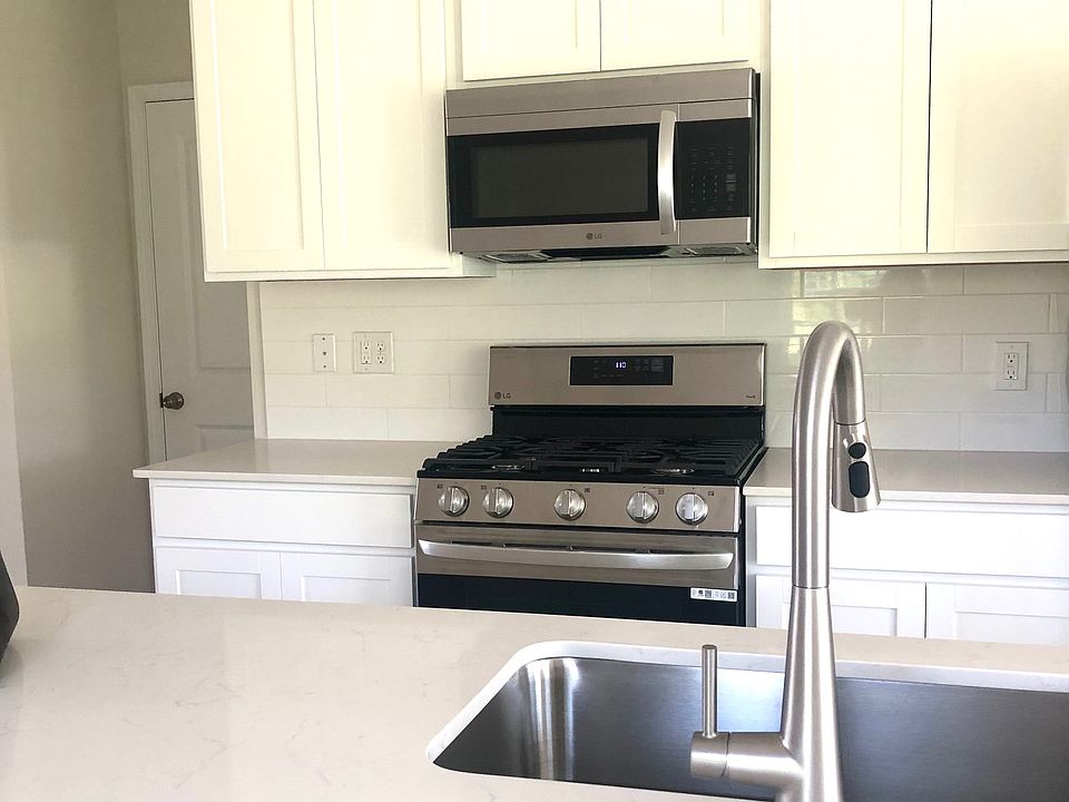 Spectacular kitchen with upgraded appliances