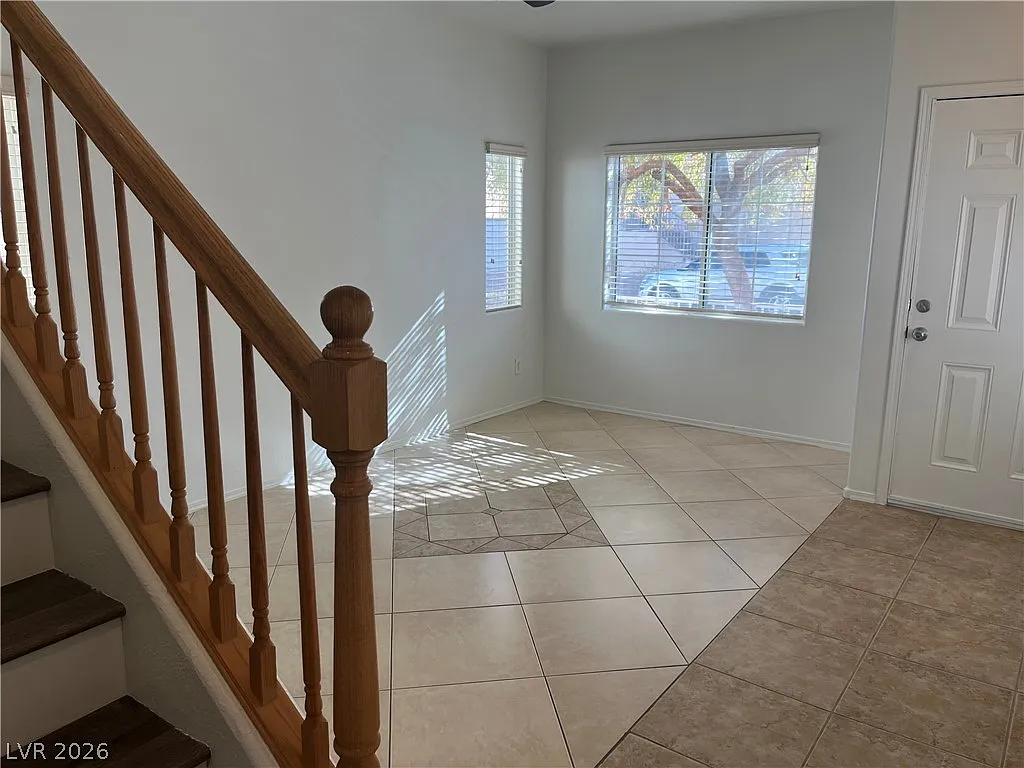 3 bed, 2.5 bath, 1612 sqft, $1,945 — Photo 3