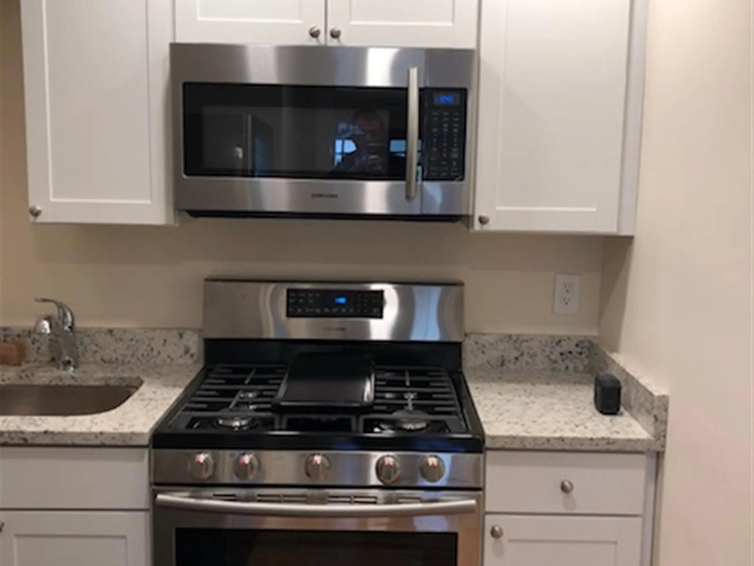 1 bed, 900 sqft, $3,000 — Photo 3