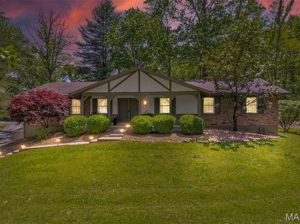 18320 Fleur De Lis Dr, Florissant, MO 63034