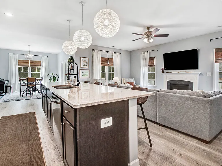 107 Villa Grey Ct — Photo 16