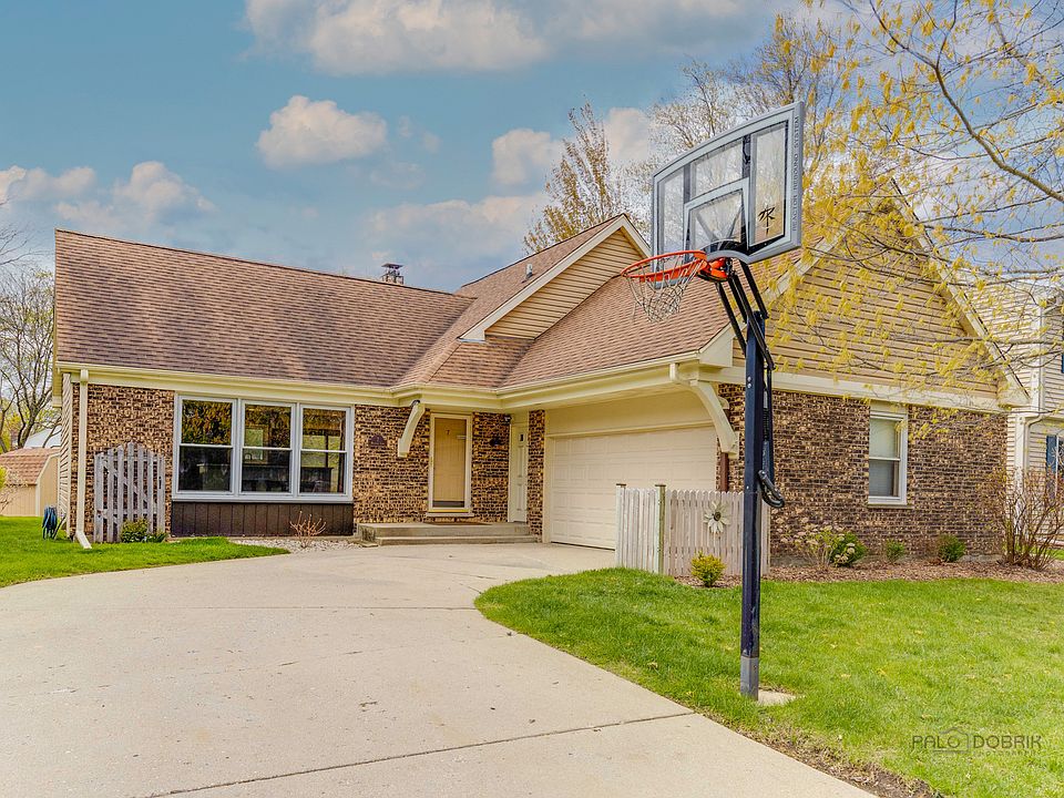 1st image of 7 Malvern Ln