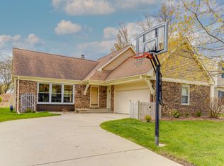 7 Malvern Ln, Vernon Hills, IL
