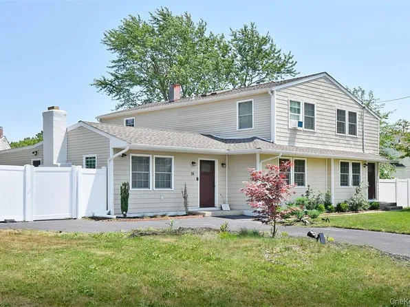 51 Newton Avenue, Selden, NY 11784