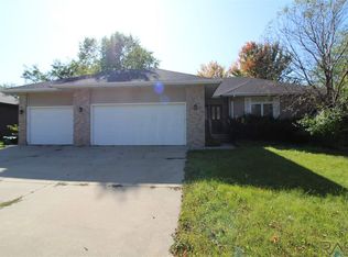517 N Oak Ridge Rd, Brandon, SD 57005