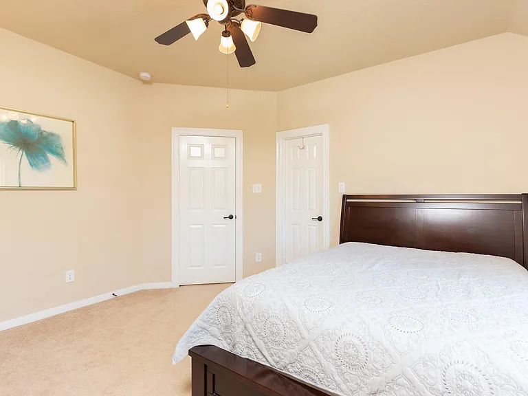 162 W Hullwood Ct — Photo 41