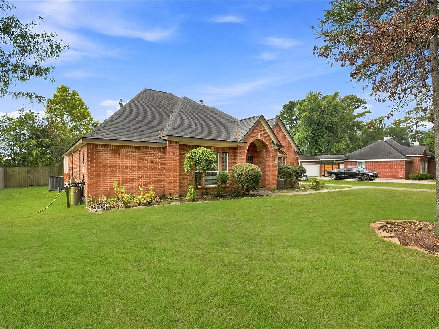 3 bed, 2.0 bath, 2227 sqft, $2,450 — Photo 4