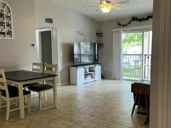 1200 Crestwood Ct S, Royal Palm Beach, FL