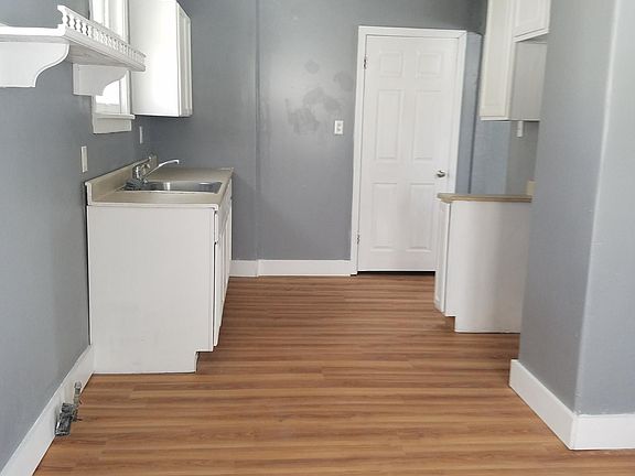 5th image of 1060 W 12th St