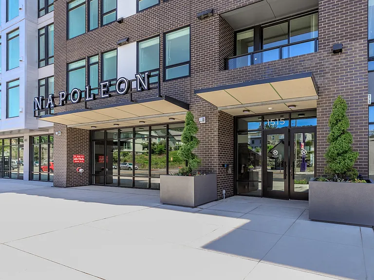 Napoleon Apartment Homes — Photo 6