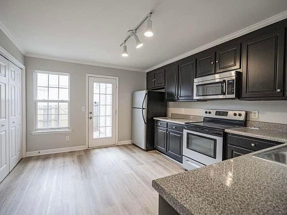 3rd image of 6017 Cullen Dr #209