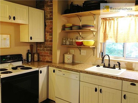 Newly-remodeled kitchen (all appliances stay)