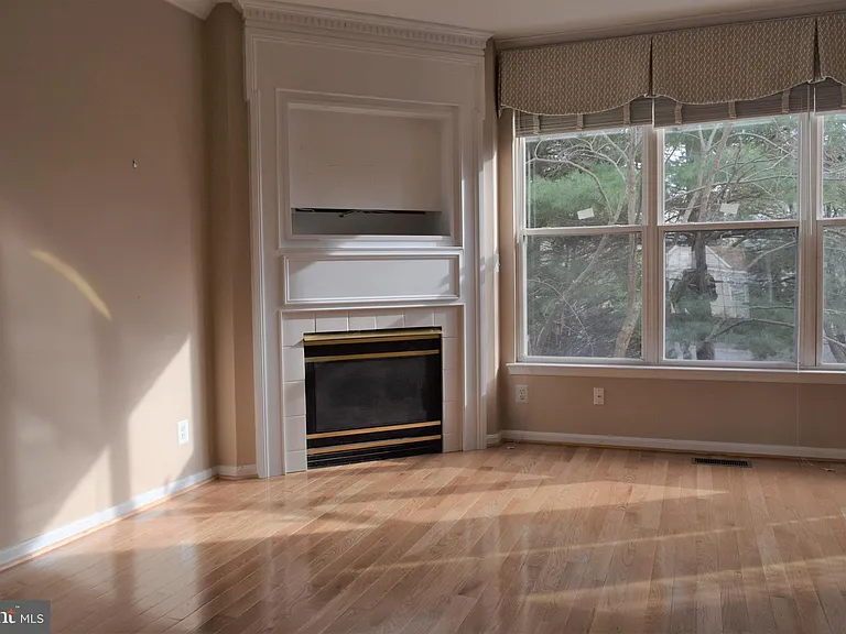 8933 Royal Astor Way — Photo 10