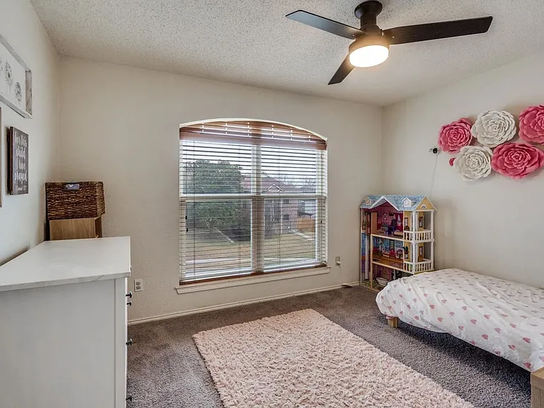 606 Bandera St — Photo 5