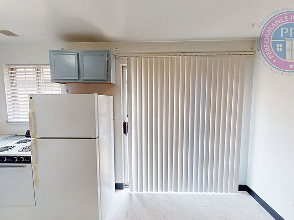 4th image of 5645 & 5647 SE Belmont St #5647
