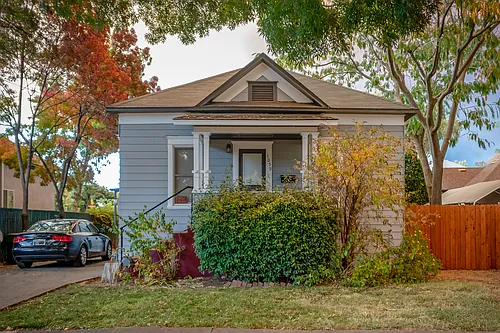 1059 Salem St Photo 1