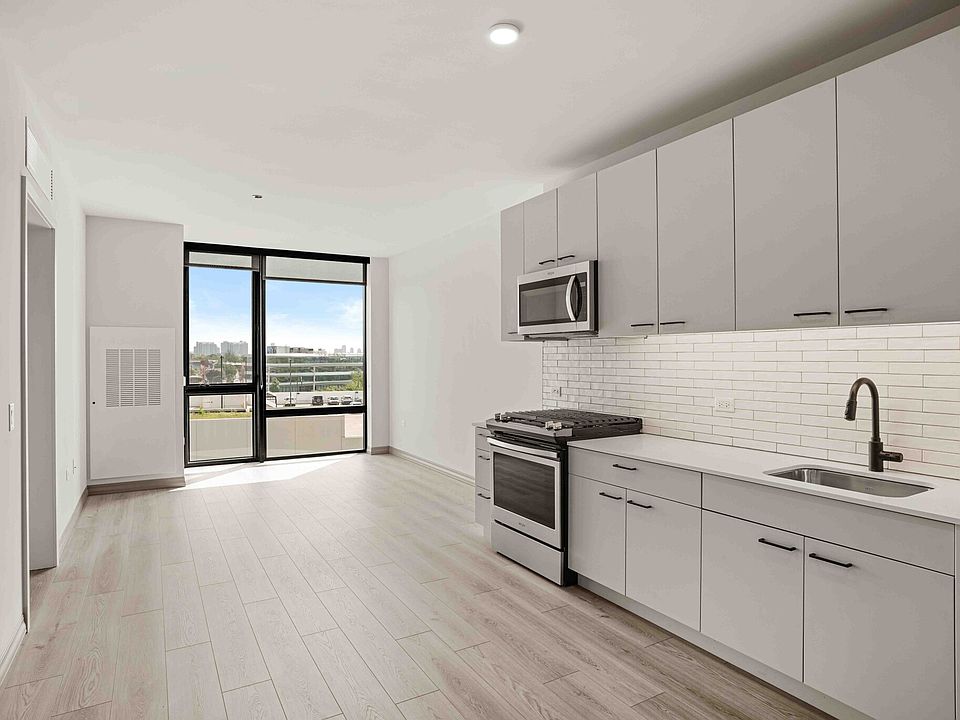 1st image of 2155 N Elston Ave #2/1