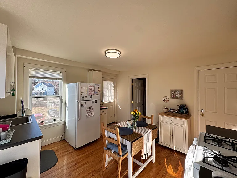 219 Albion St #2 — Photo 2