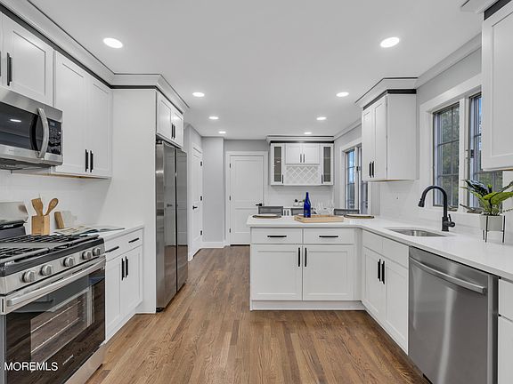 3rd image of 305 Twin Oaks Drive
