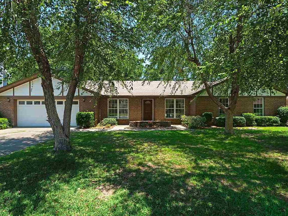 1st image of 2620 Semoran Dr