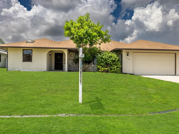 1526 SE Cownie Street, Port St Lucie, FL 34983