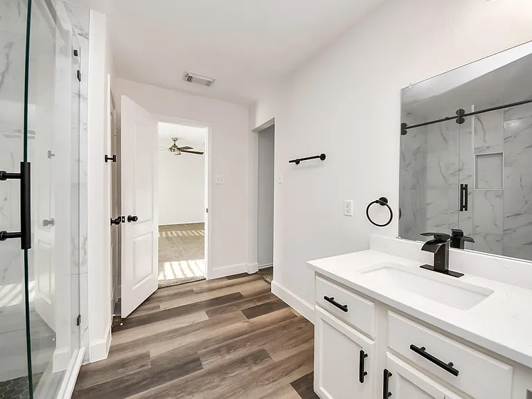 7826 Maverick Trace Ln — Photo 24