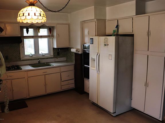 5th image of 228 Titus Ave