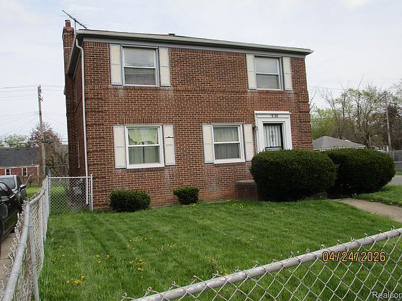 3rd image of 19500 Hoover St