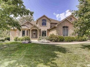 5 Edgewood Pl, Rochester, IL 62563