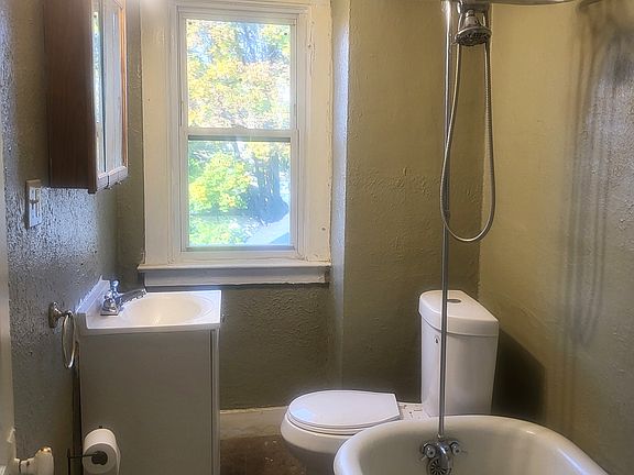3rd image of 204 Floss Ave