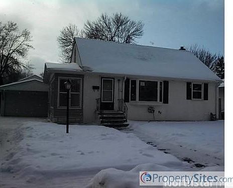 1st image of 221 Spruce St W