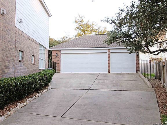 4th image of 21114 BALMORAL PL