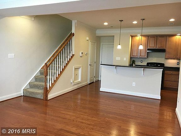 4th image of 432 Parkview Ave #432