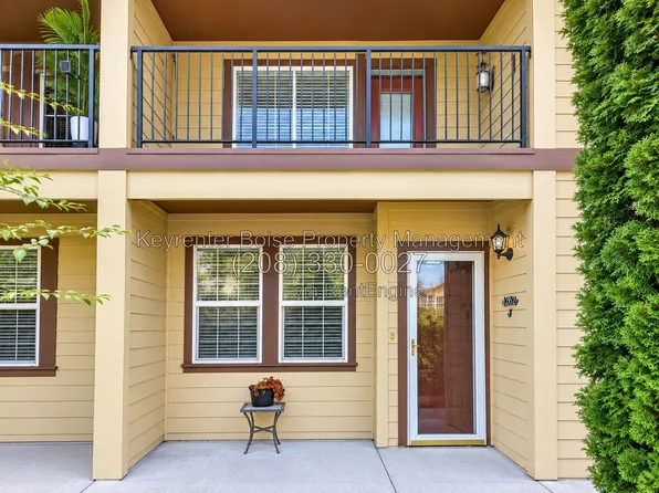 1262 E Winding Creek Dr, Eagle, ID 83616