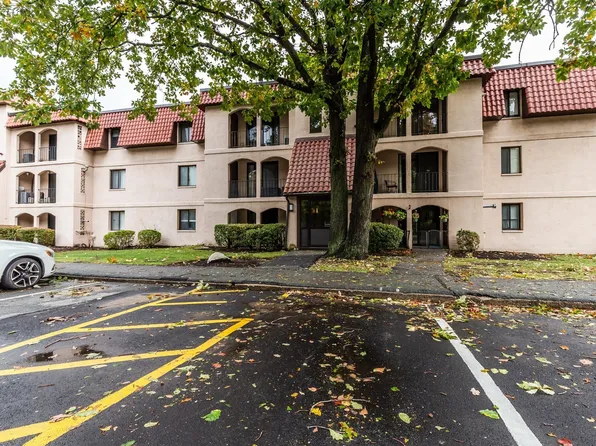 685 Oak St #171, Brockton, MA 02301