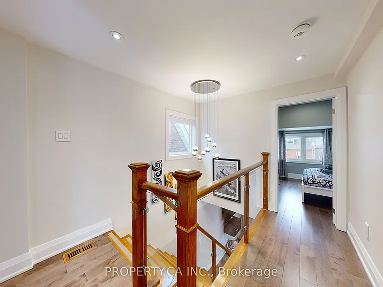 635 Christie St #UPPER — Photo 13