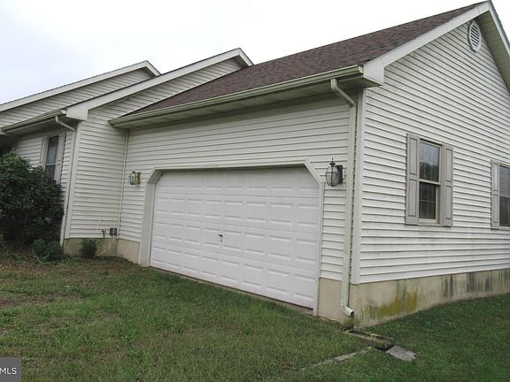 3rd image of 641 Adams Dr