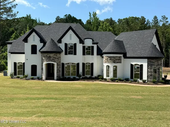 199 Poplar Ln, Holly Springs, MS 38635